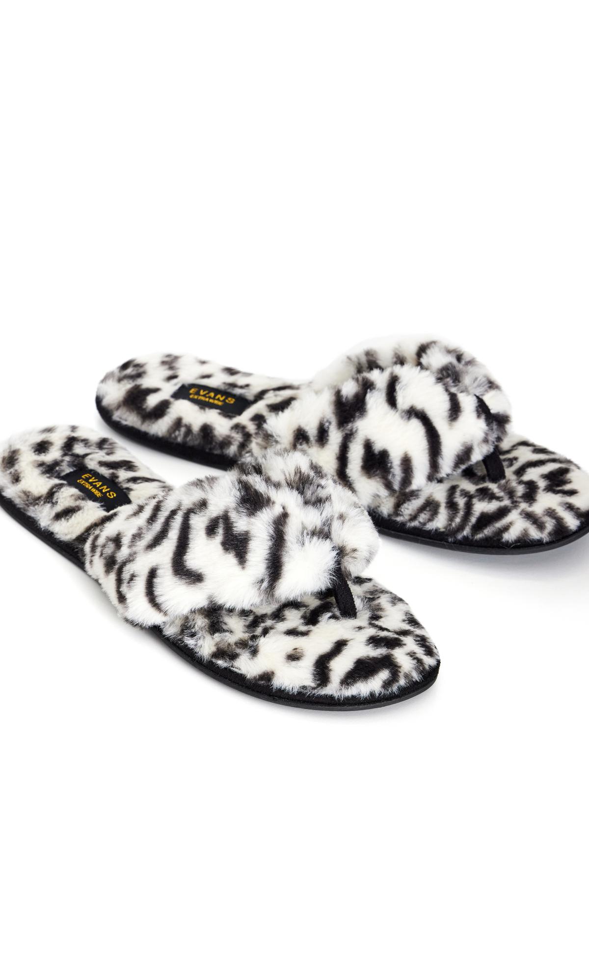 Extra Wide Fit Diana Leopard Print Slipper 1