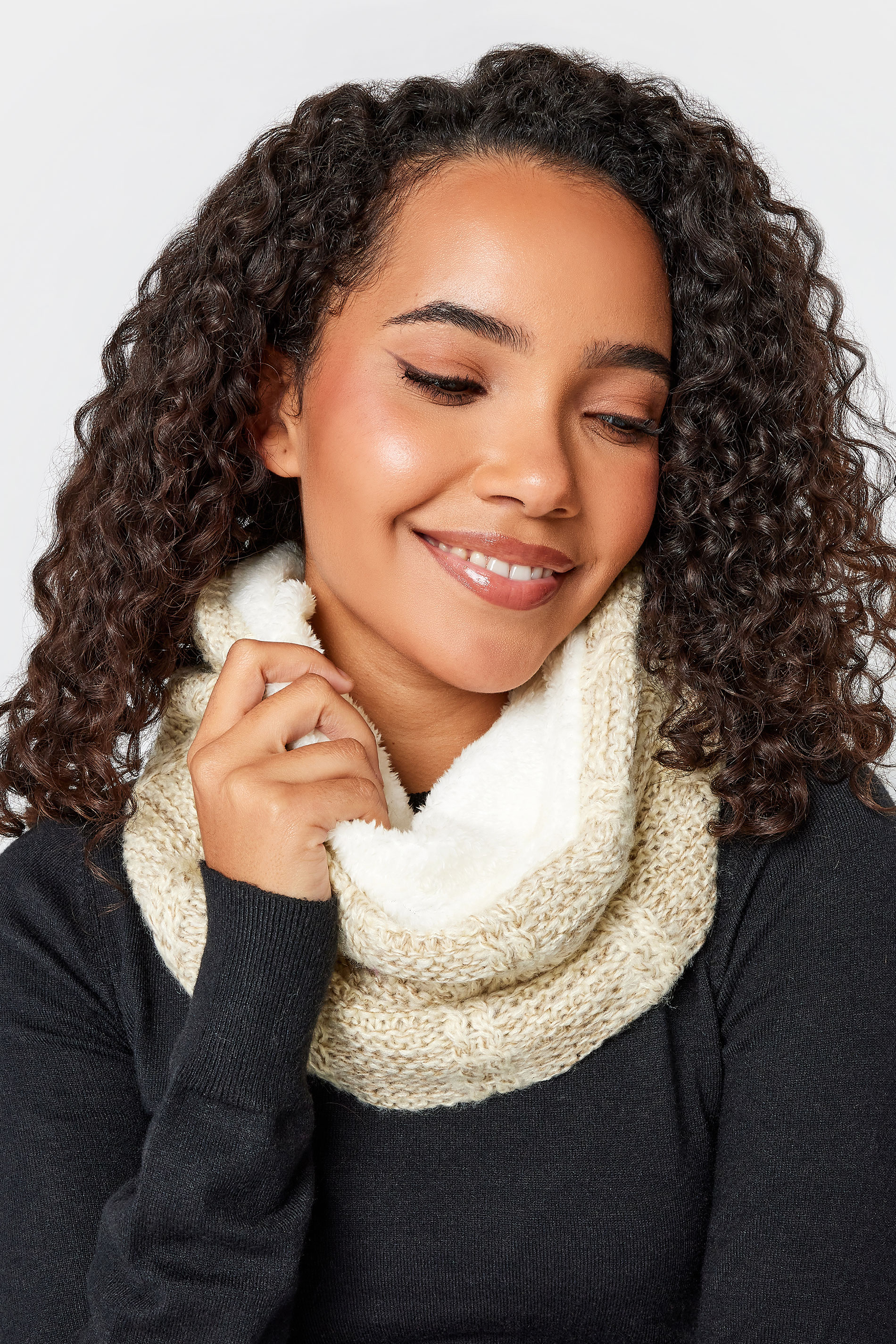 Natural Cream Cable Knit Fur Lined Snood 1