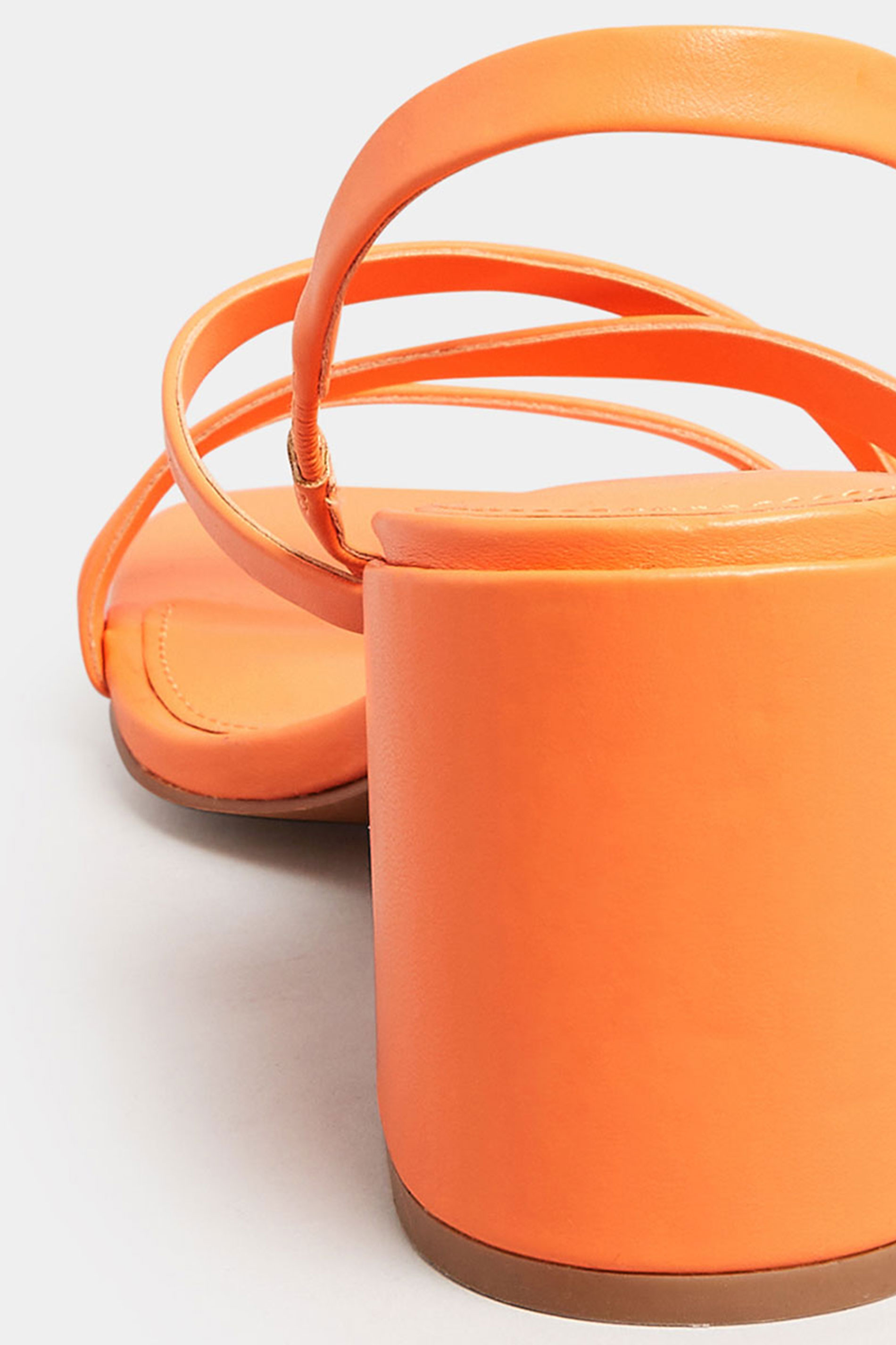 【中古】 02 08LOCO  HELLO LTS Orange Cross Over Strap Block Heel Sandals In Standard