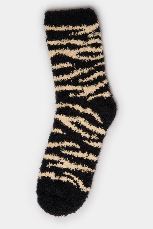 YOURS 2 PACK Black & White Animal Print Cosy Ankle Socks | Yours Clothing 5
