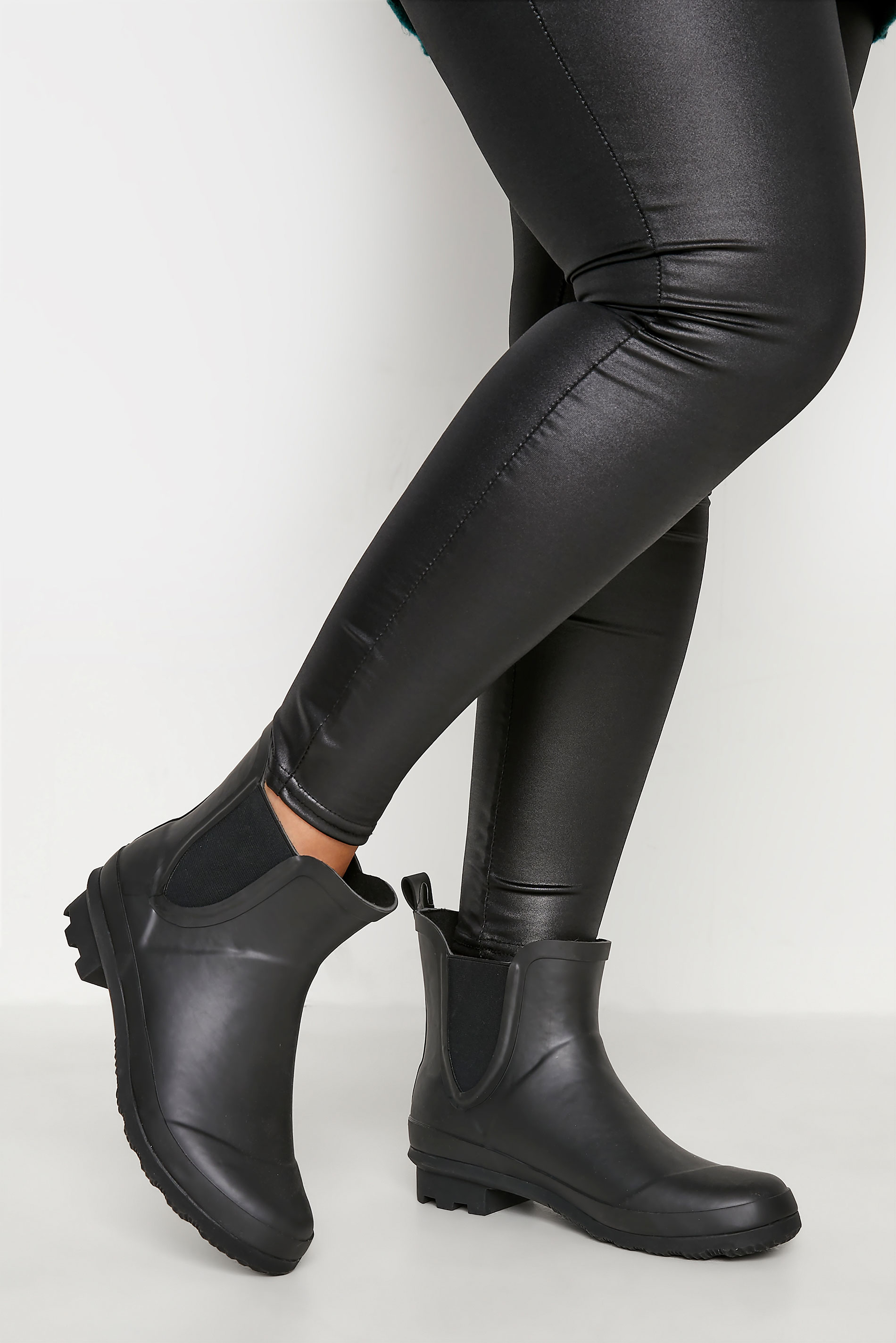 Black Chelsea Wellies In Wide E Fit | Yours Clothing 1