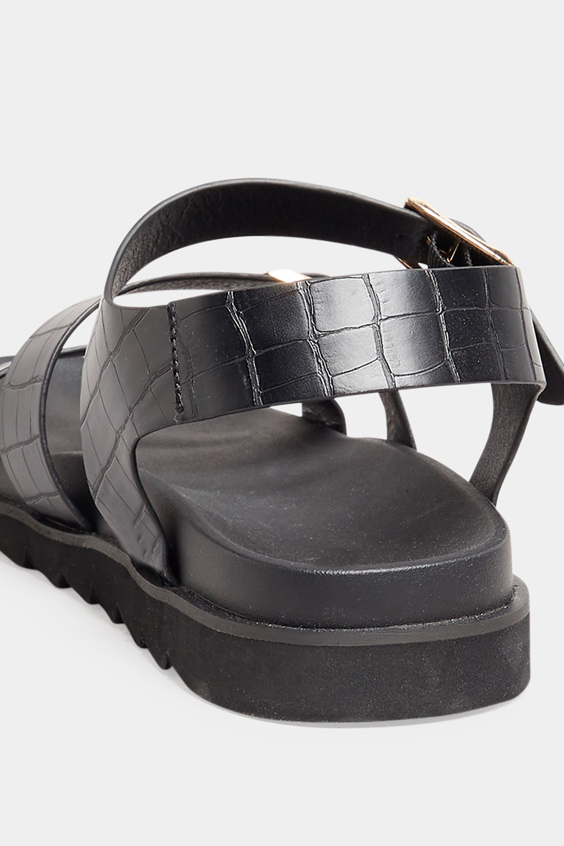 【送料&関税込】TotAme Croco Tie Single-toe Strap Sandals Toteme The Chunky Sandal in Black Croco | FWRD